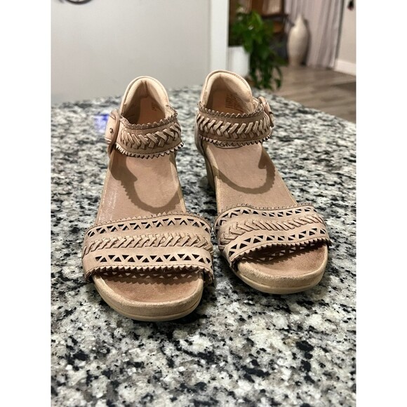 Earth Seneca Dark Blush Nubuck Leather SZ 7 - Picture 2 of 8